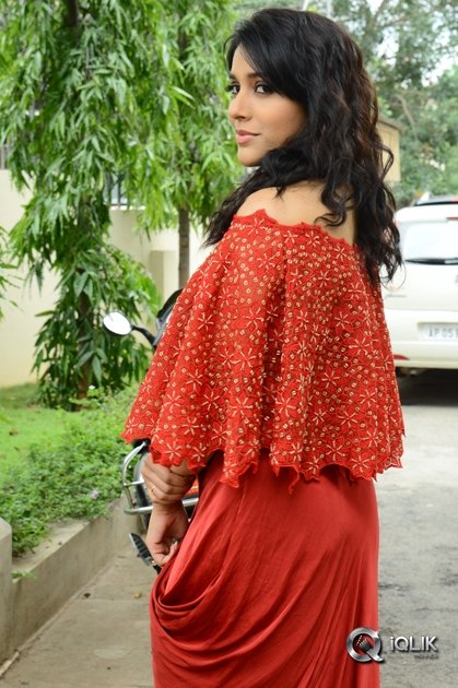 Rashmi-Gautam-At-Next-Nuvve-Movie-Press-Meet